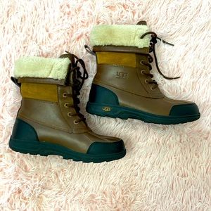Size 5 kid UGG Boots. Brown laced up.